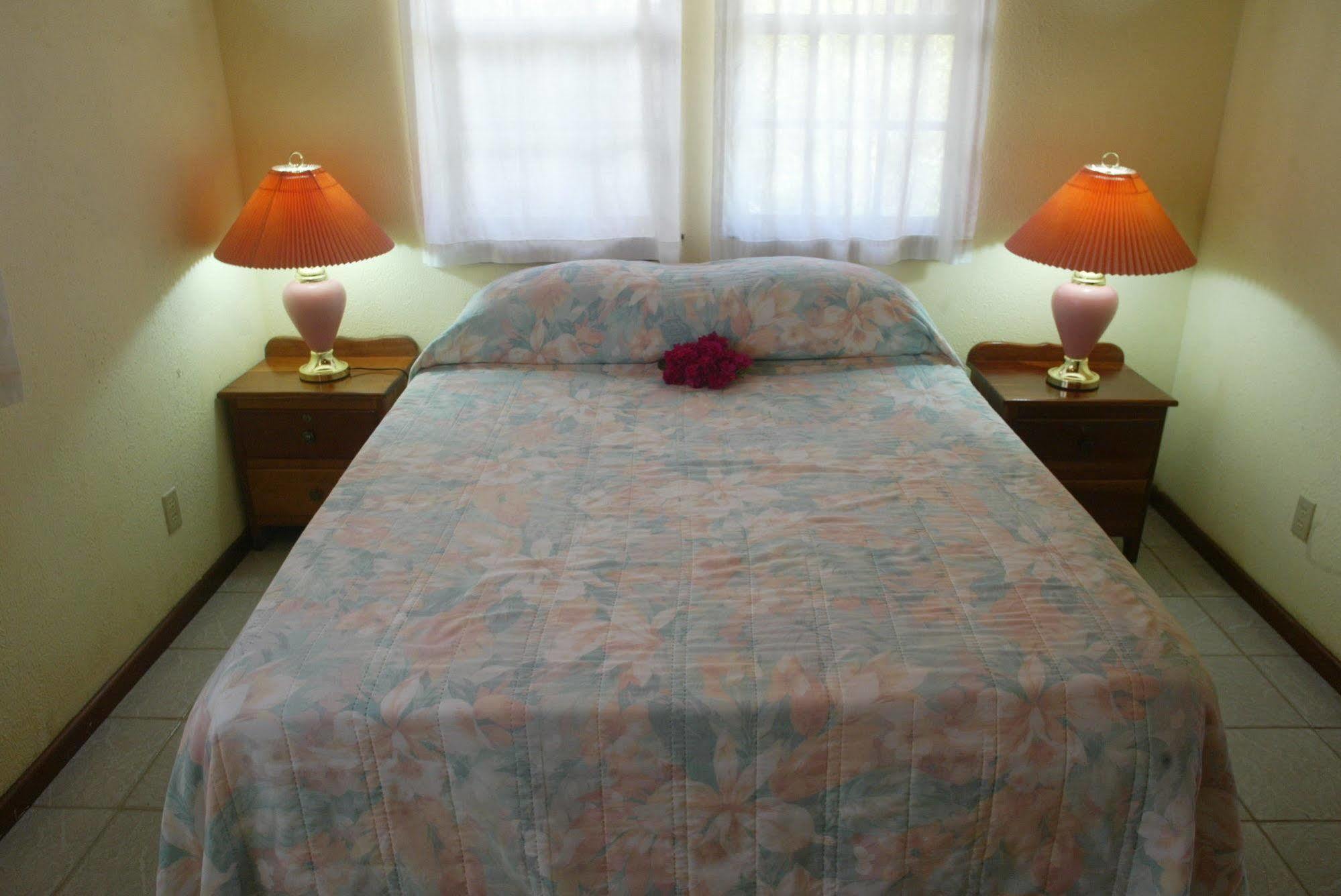 Exotic Caye Beach Resort San Pedro  Buitenkant foto
